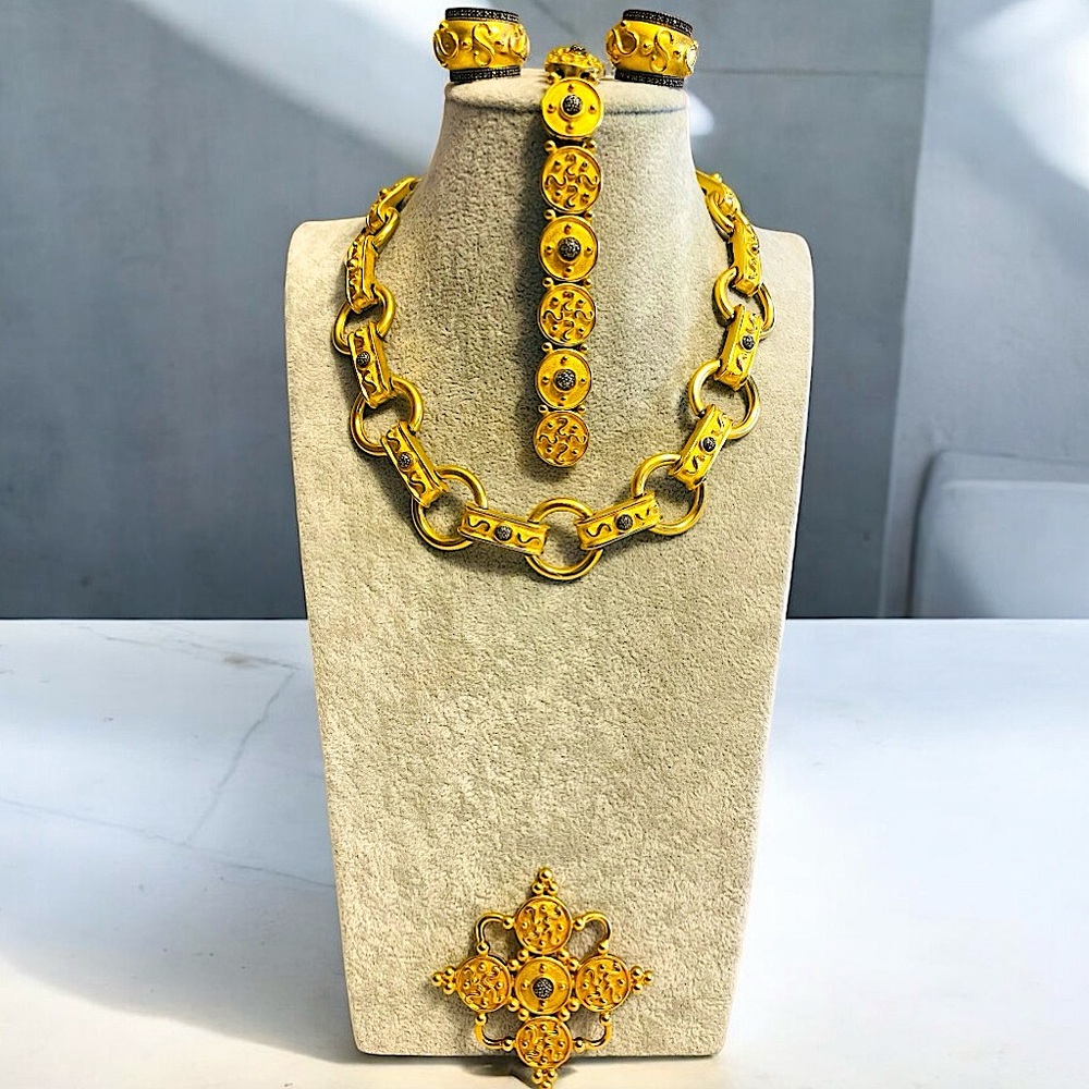 VINTAGE SIGNED JUDITH JACK GOLD PLATED MARCASITES TANK LINK SET